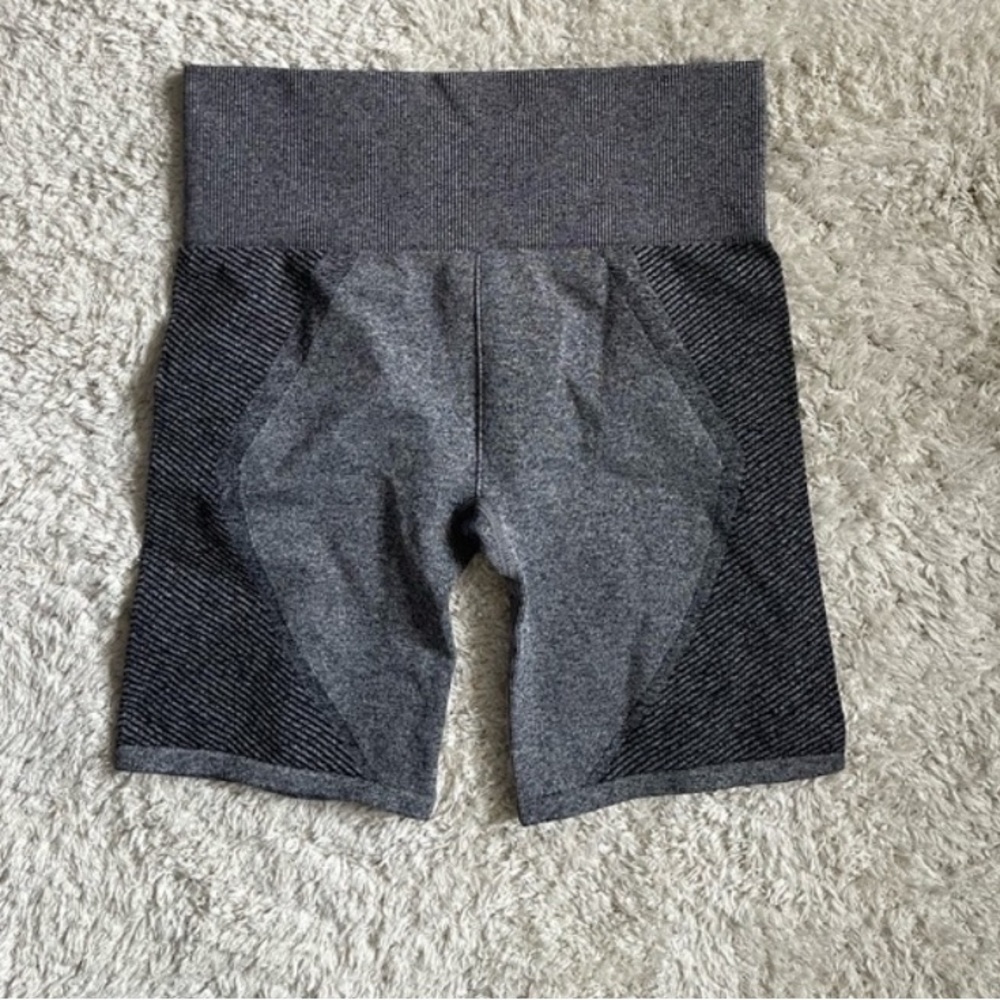 Shorts+ Top - Picture 3 of 6